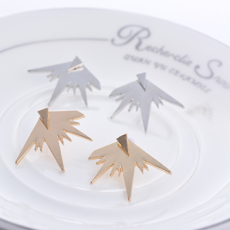 European American Fashion Artistic Triangle Gold Color Women's Ear Studs - Factory Wholesale - Image 2