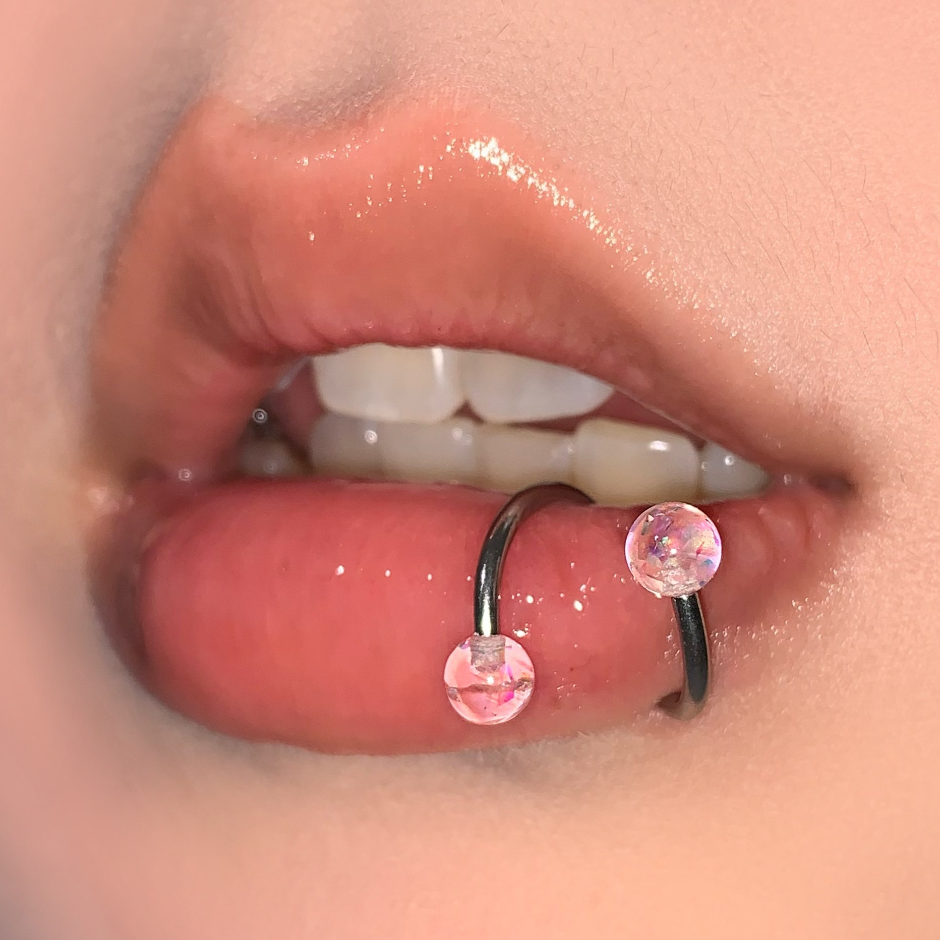 5-Color Fine Glitter Acrylic Lip Ring S-Shaped Rod Ear Bone Ring Titanium Steel Hot Girl Piercing Jewelry Factory Cross-Border Wholesale - Image 3