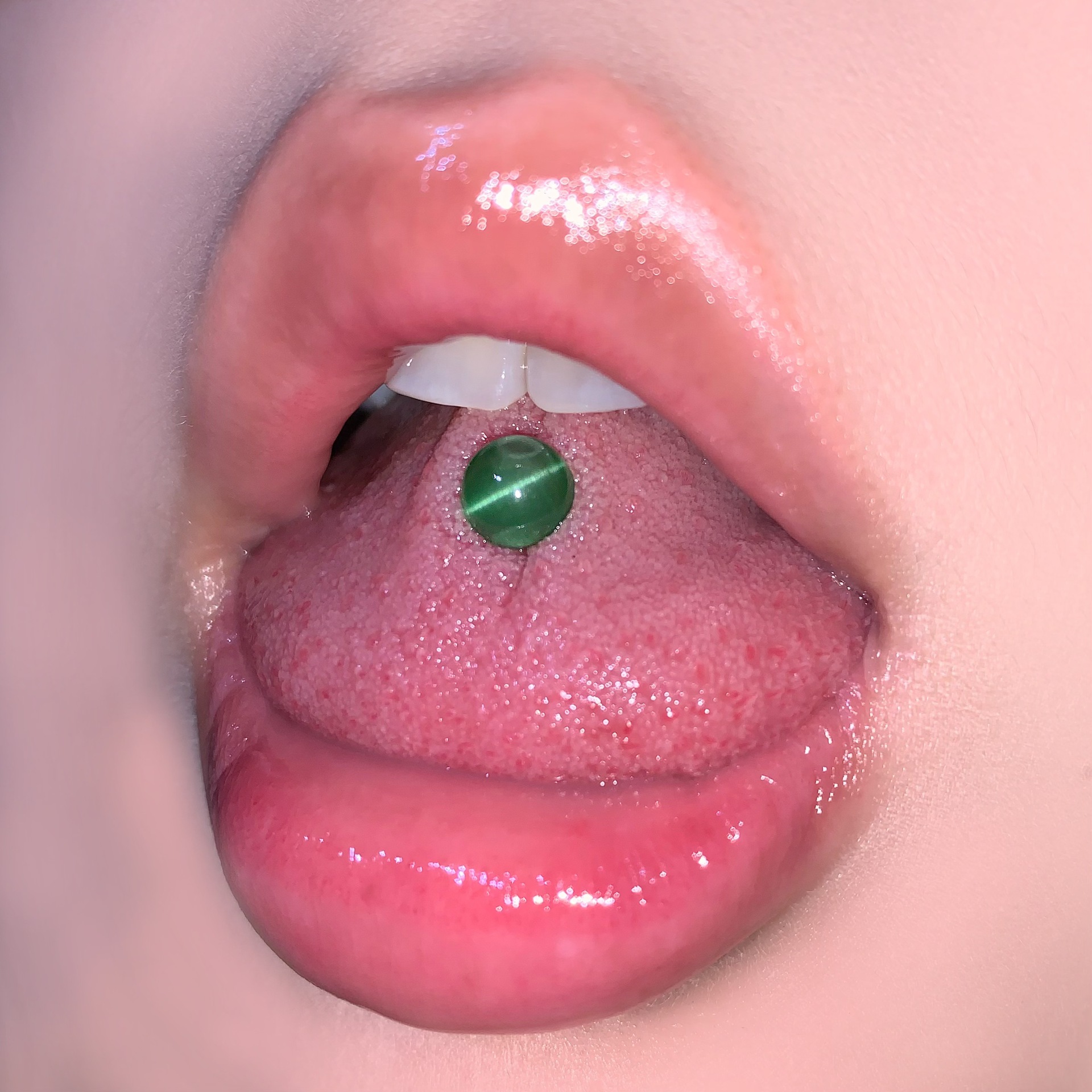 Gradient Cat Eye Tongue Stud 18mm 1.6mm External Thread 6 Colors Available 316L Surgical Steel Body Jewelry Wholesale - Image 3