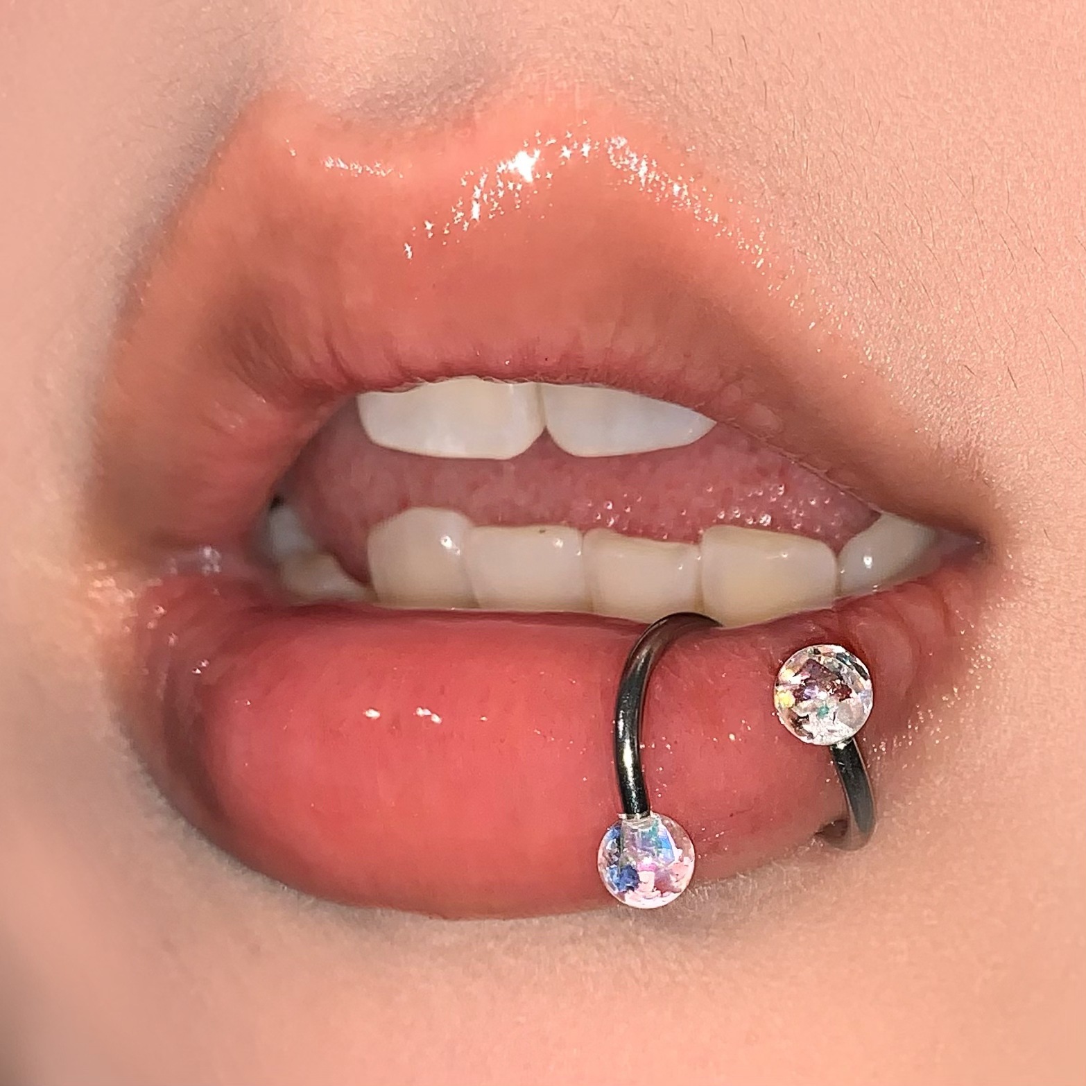 5-Color Fine Glitter Acrylic Lip Ring S-Shaped Rod Ear Bone Ring Titanium Steel Hot Girl Piercing Jewelry Factory Cross-Border Wholesale - Image 2