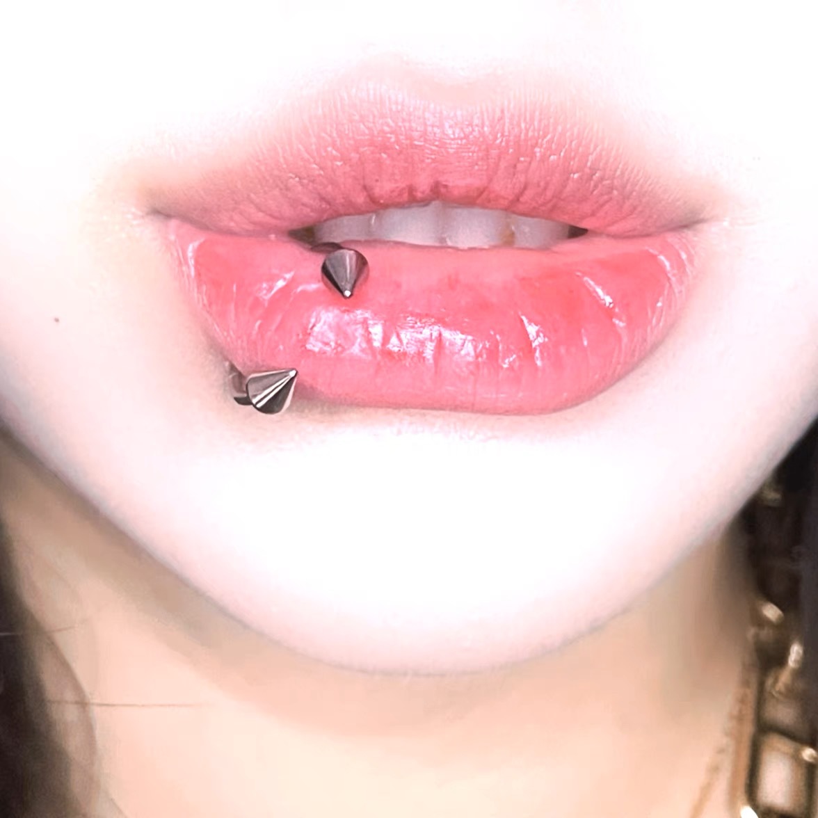 Hot Girl Horsehoe Lip Ring with Spikes Punk Style Stainless Steel Body Piercing Jewelry - Image 4