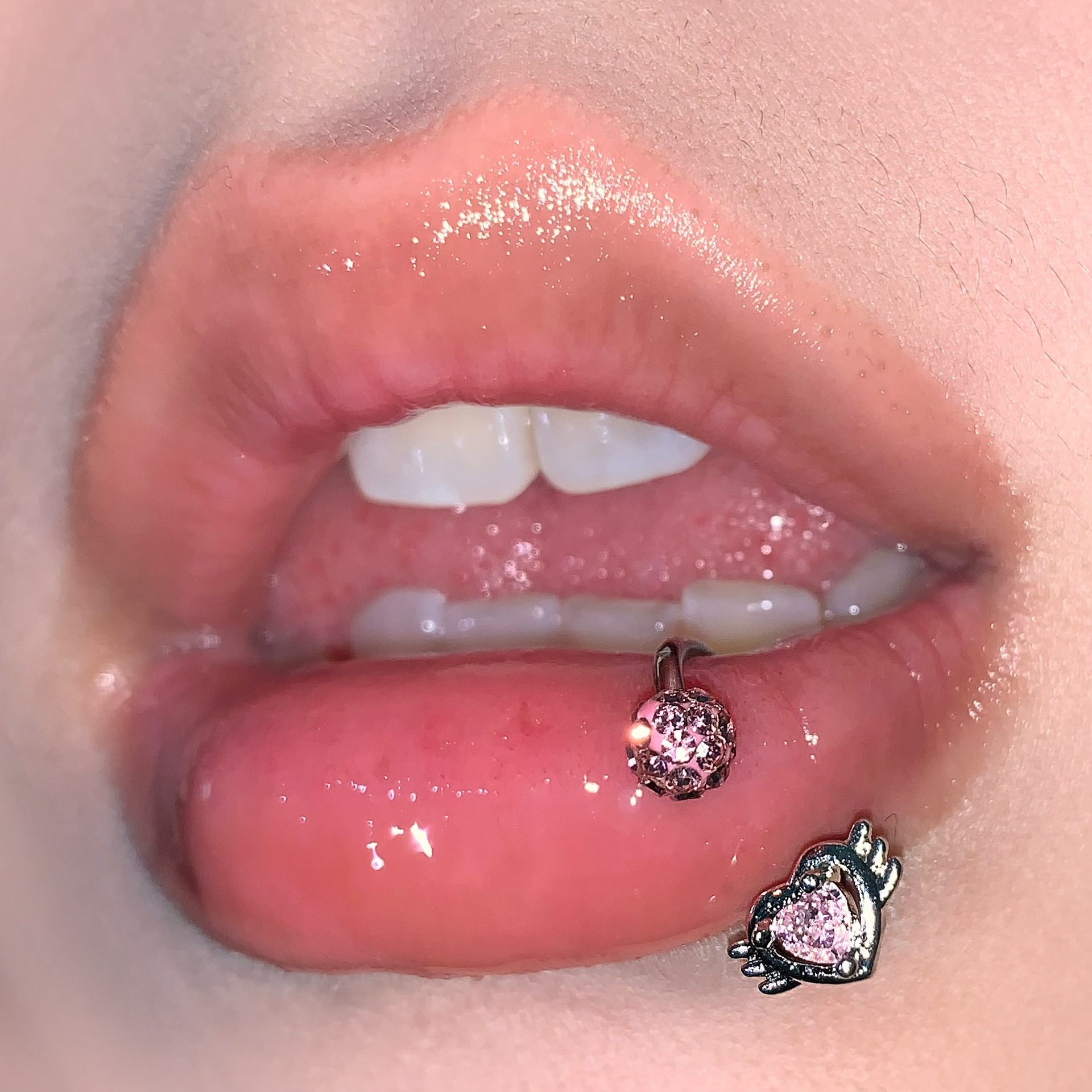 Flashing Three-Color Heart CZ Lip Ring External Thread C- Ring 316L Surgical Steel Cartilage Ear Piercing Jewelry Wholesale - Image 2