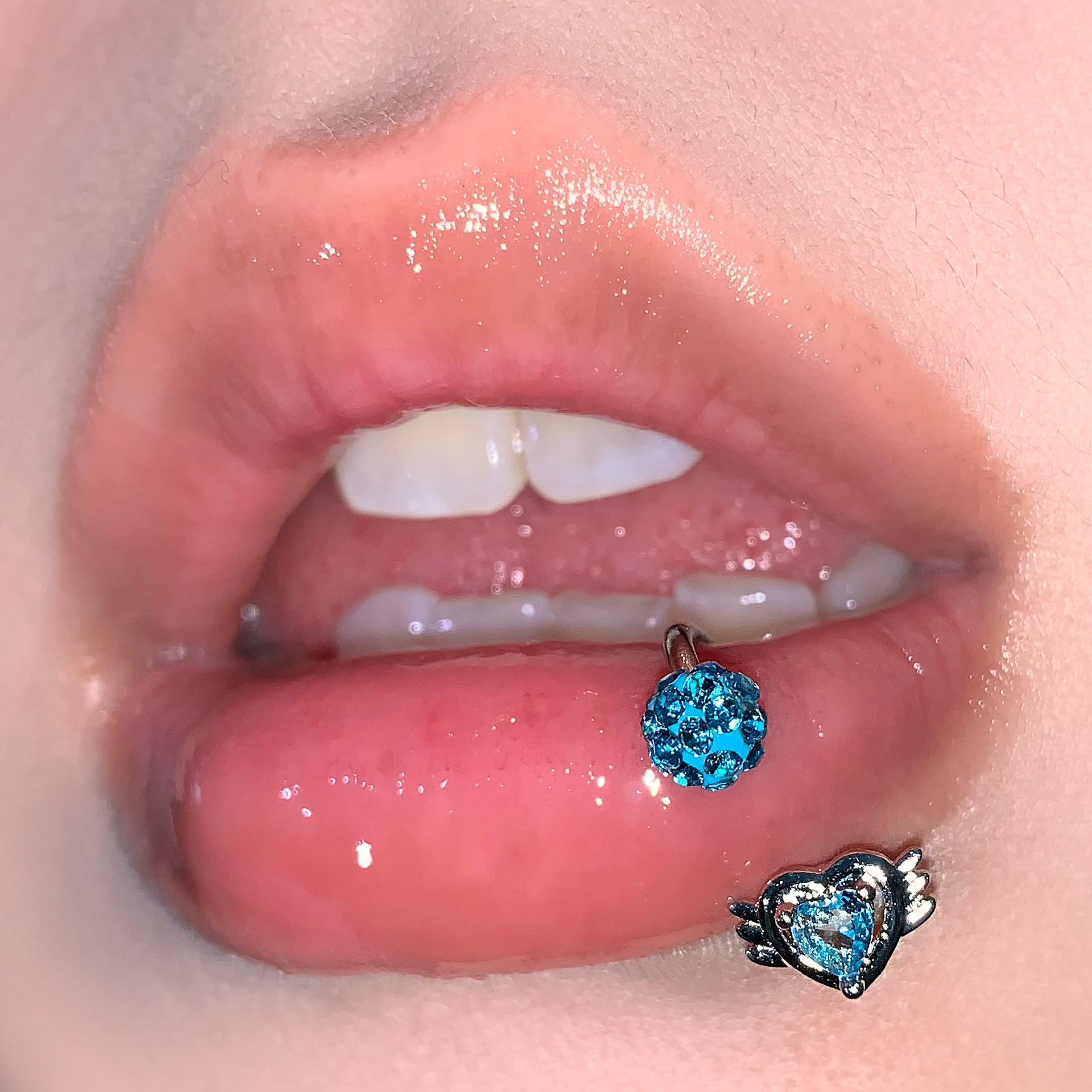 Flashing Three-Color Heart CZ Lip Ring External Thread C- Ring 316L Surgical Steel Cartilage Ear Piercing Jewelry Wholesale - Image 3