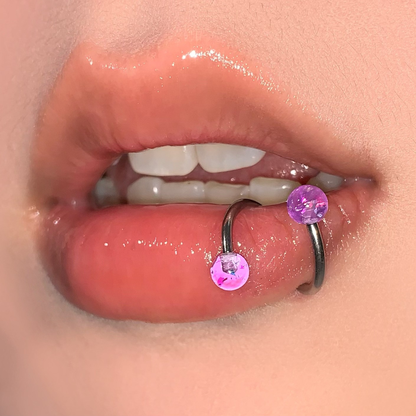5-Color Fine Glitter Acrylic Lip Ring S-Shaped Rod Ear Bone Ring Titanium Steel Hot Girl Piercing Jewelry Factory Cross-Border Wholesale - Image 4