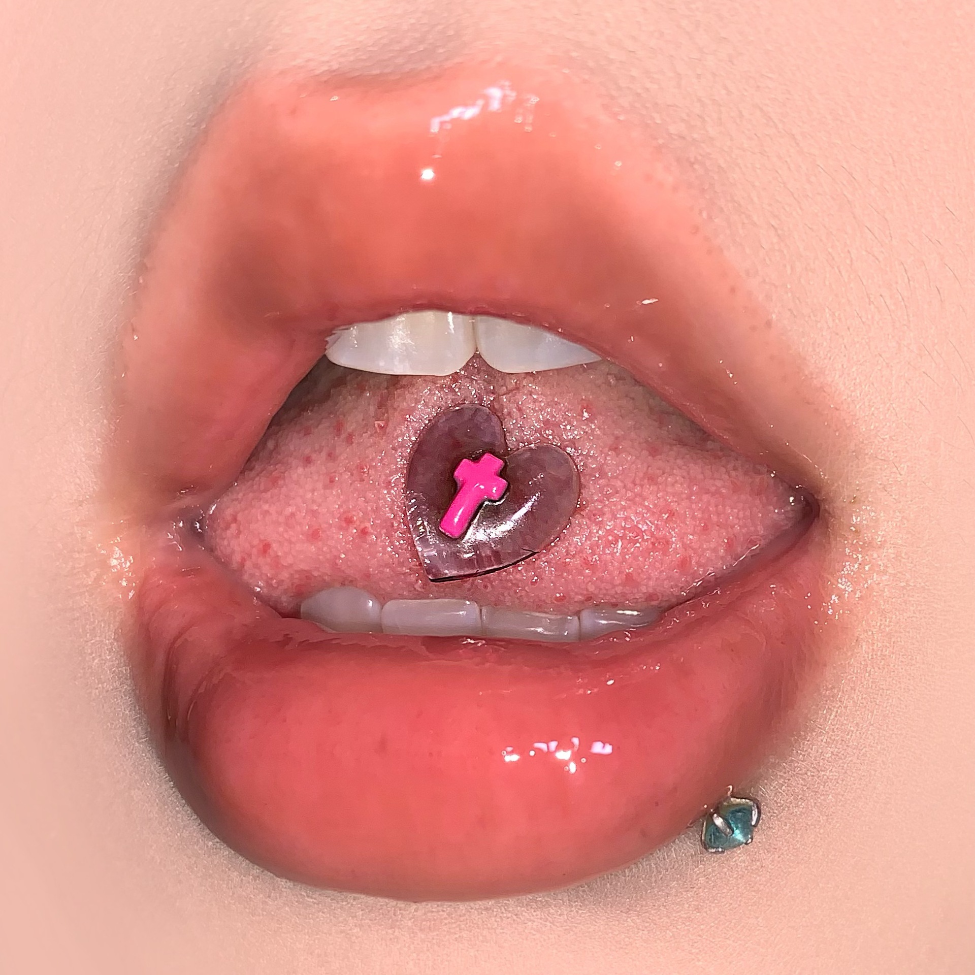 5-Color Resin Love Cross Tongue Barbell 316L Surgical Steel External Thread Tongue Piercing Jewelry Wholesale - Image 2
