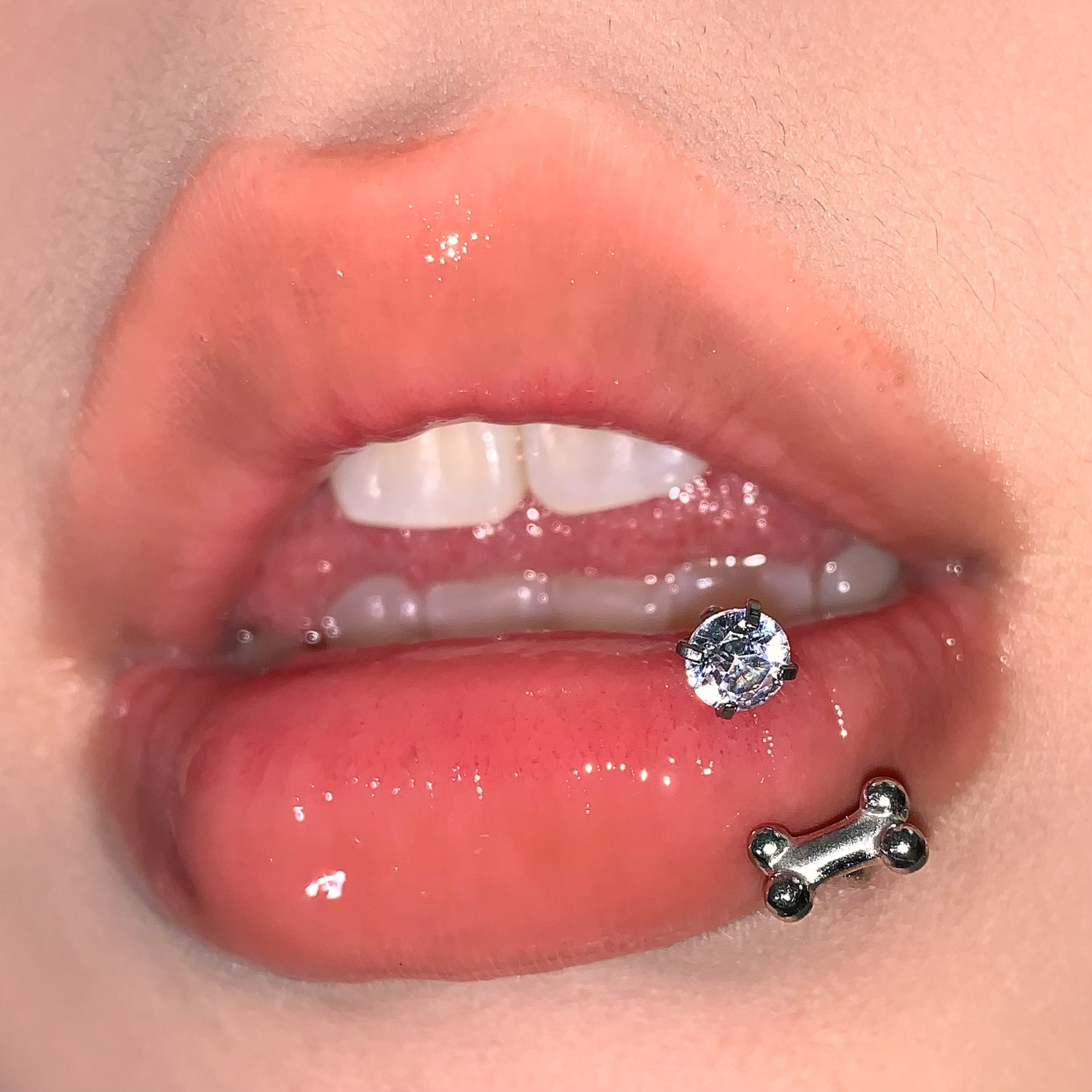 Sparkling Dog Bone Zircon Lip Ring Internally Threaded C-Shaped Ring Titanium Steel Lip Hoop Piercing Jewelry - Image 5