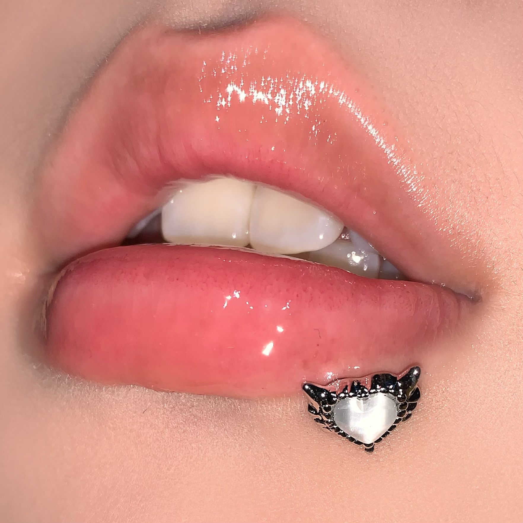 Fantasy Wings Love Cat's Eye Lip Nail Ear Bone Nail European American Hot Girl Titanium Steel Piercing Jewelry Cross-Border Wholesale - Image 4