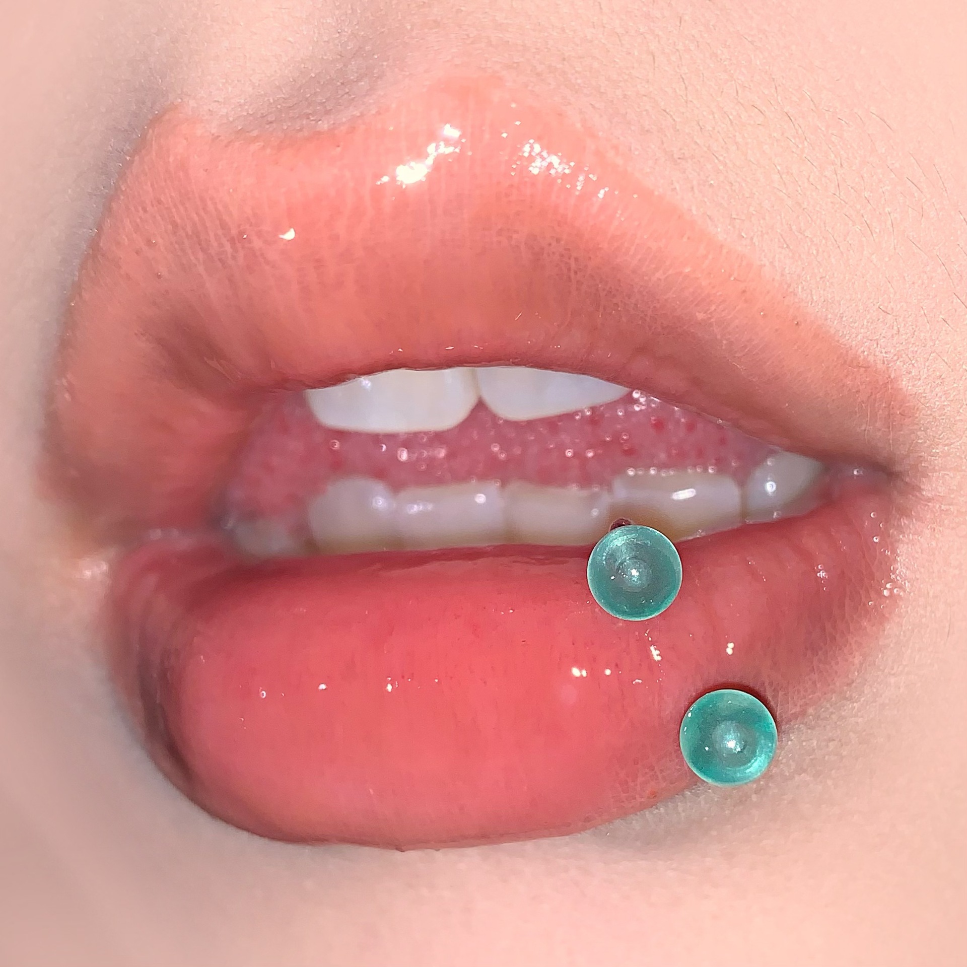 Luminous Dopamine Colorful Acrylic Lip Ring Spicy Girl Fresh Ear Bone Ring Titanium Steel External Thread Piercing Jewelry - Image 4